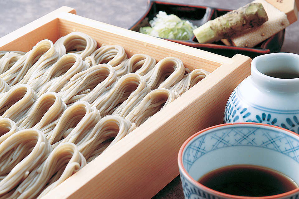 Some of the major draws to Tokamachi include its rich traditional culinary culture, such as hegisoba, a buckwheat noodle dish served on a wooden square plate called a hegi.
