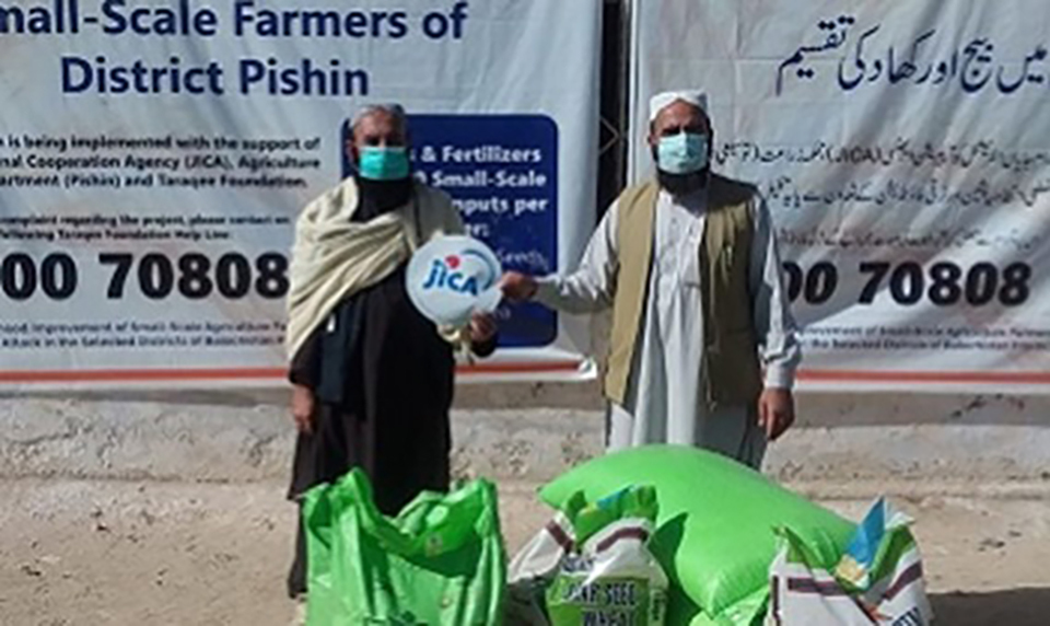 Power Assist Suits reduced back stress and helped officials pick up shots at shot-put venues, while also aiding personnel in the exchange of weight plates during powerlifting competitions. TOKYO 2020