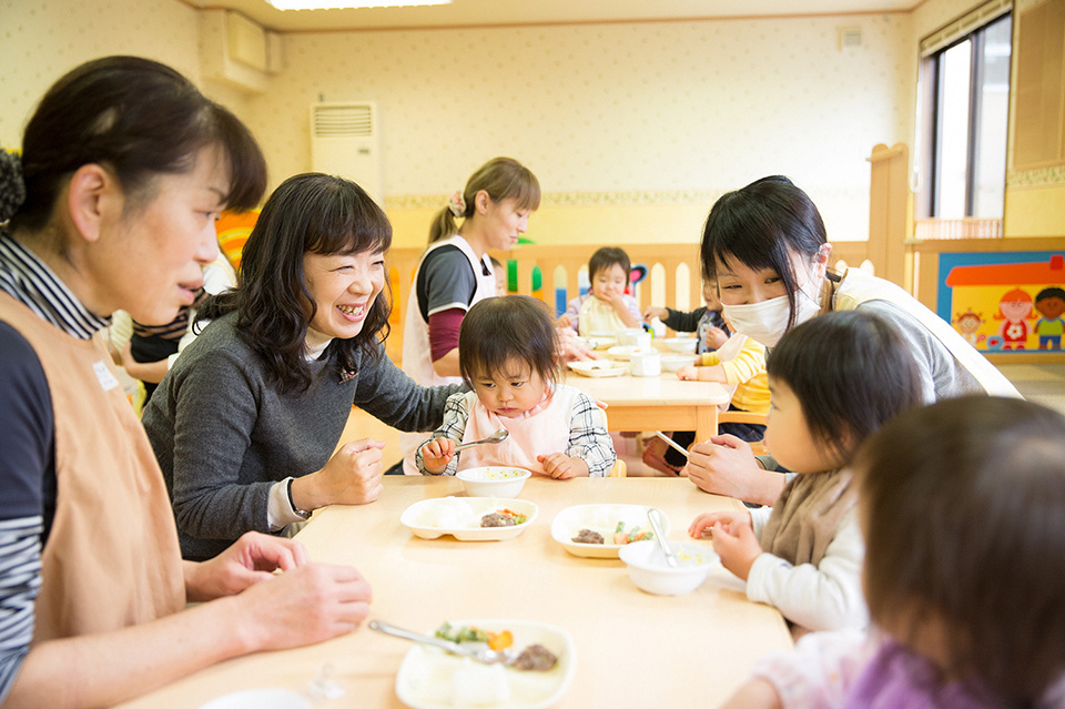 Power Assist Suits reduced back stress and helped officials pick up shots at shot-put venues, while also aiding personnel in the exchange of weight plates during powerlifting competitions. TOKYO 2020