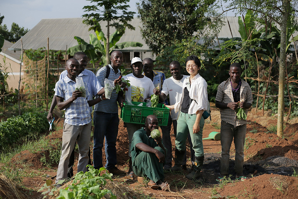 Cots Cots Ltd. is committed to organic farming, using its products at Yamasen and exporting chili peppers and shea butter to Japan. ATSUSHI SHIBUYA
