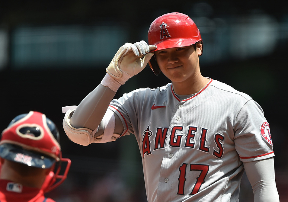 Takeuchi points to MLB player OHTANI Shohei as a role model who possesses “dynamic duality.” He admires the way that Ohtani has not only achieved superb results as both pitcher and batter, but has also succeeded in smoothly assimilating the mindset and values of American culture while maintaining the traditional courtesy and morals of Japanese society. REUTERS/AFLO