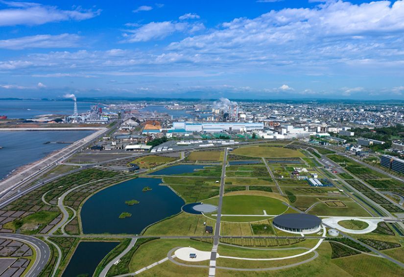 Ishinonaki Minamihama Tsunami Memorial Park, shot from above. ARC IMAGE GALLERY/ AMANAIMAGES