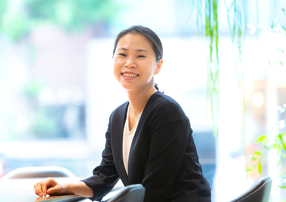 Ishida Shiori of Secom Medical System, smiling.