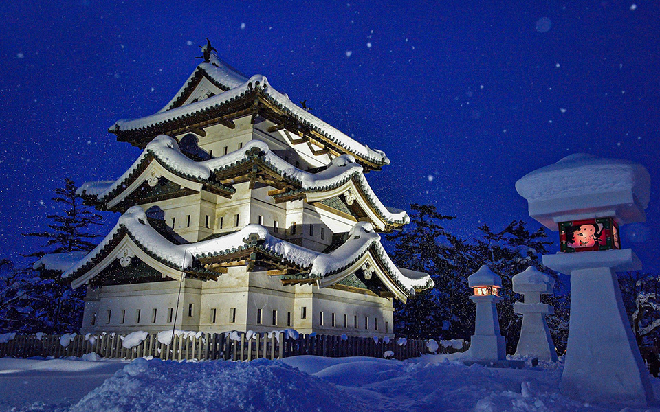 Snow Presents the Beauty of Japanese Winter