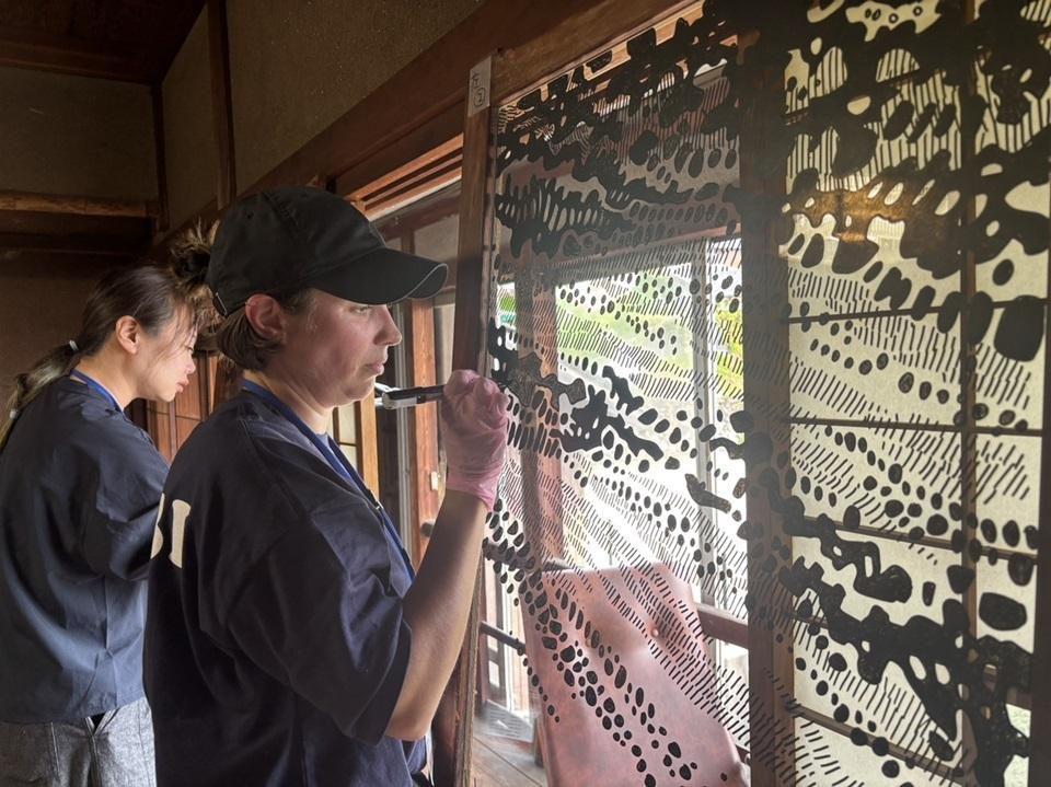 Two people working on an art istallation on the island of Ogijima. 